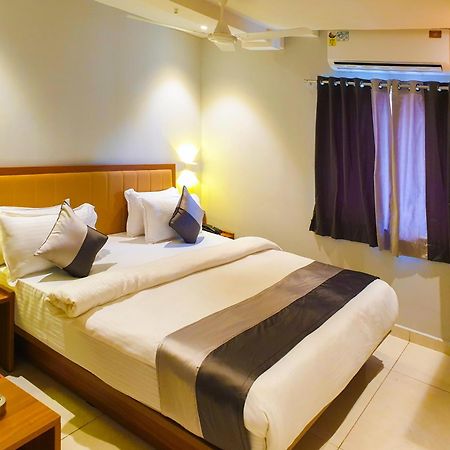 Hotel Nova Star ราชโกฎิ ภายนอก รูปภาพ