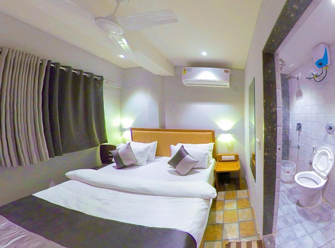 Hotel Nova Star ราชโกฎิ ภายนอก รูปภาพ