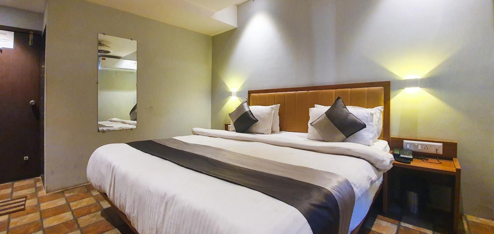 Hotel Nova Star ราชโกฎิ ภายนอก รูปภาพ