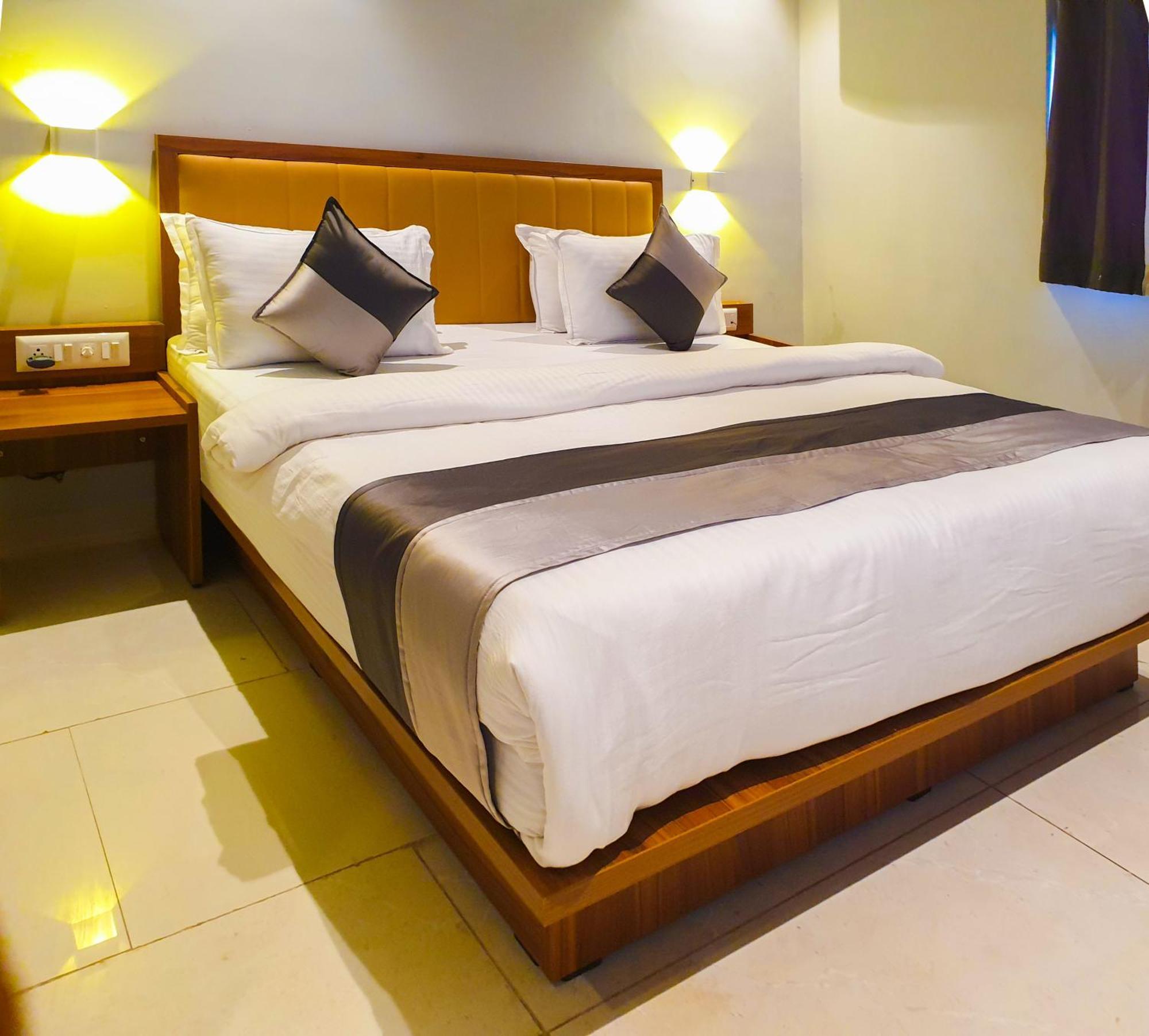Hotel Nova Star ราชโกฎิ ภายนอก รูปภาพ