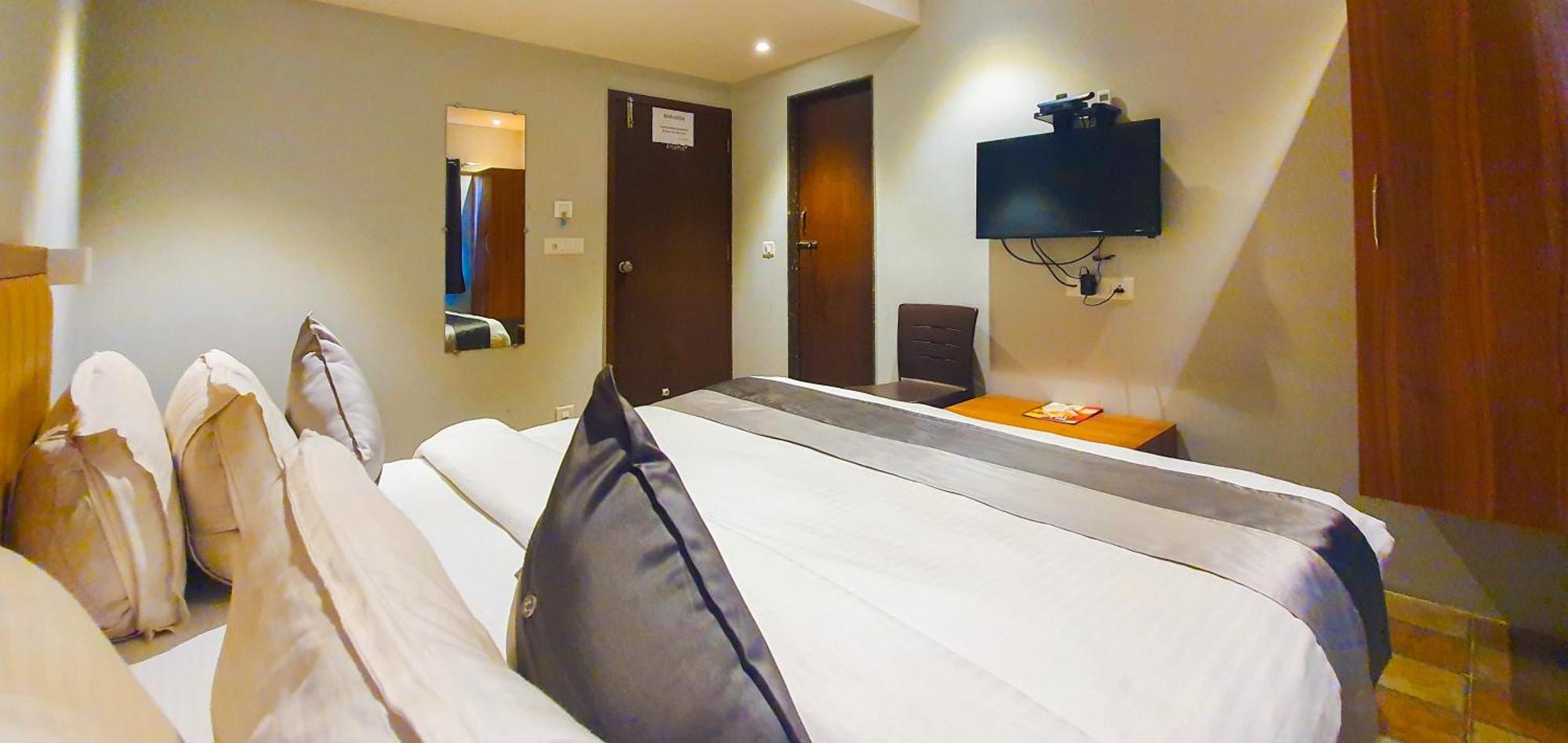 Hotel Nova Star ราชโกฎิ ภายนอก รูปภาพ