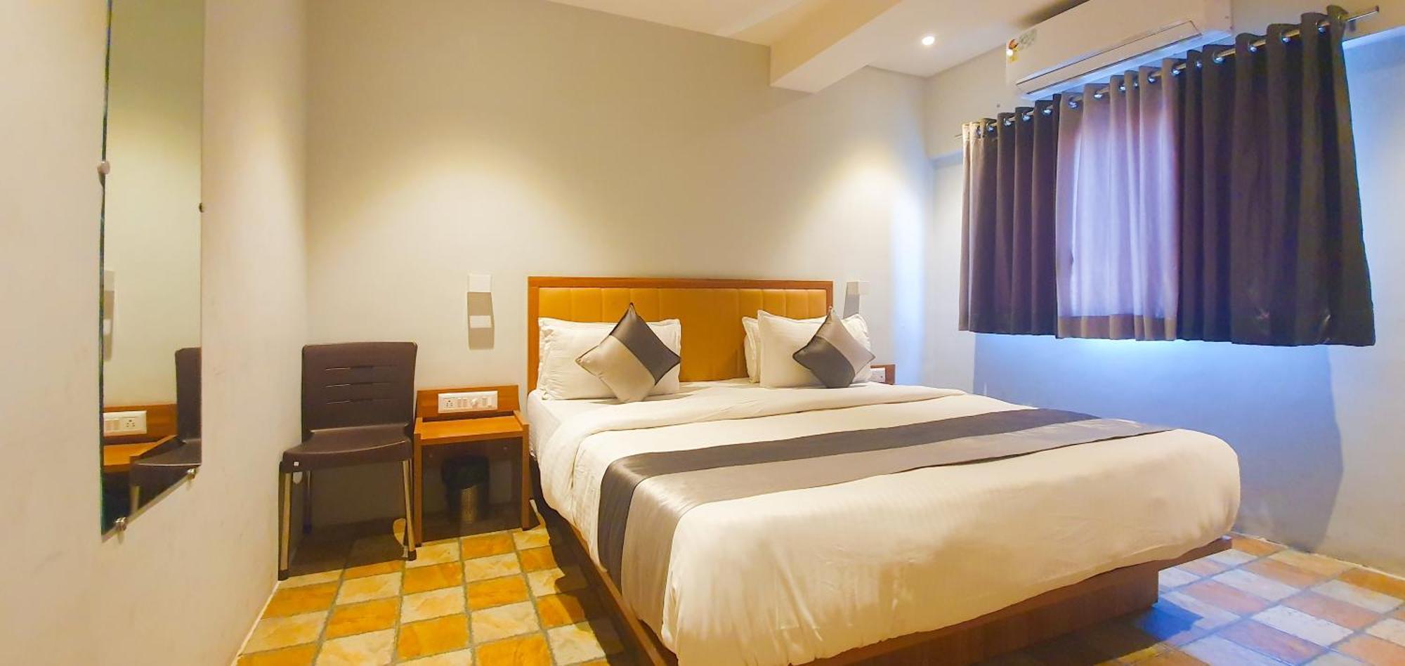 Hotel Nova Star ราชโกฎิ ภายนอก รูปภาพ