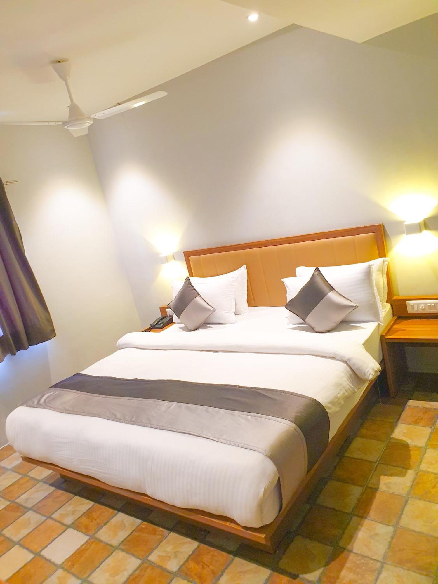Hotel Nova Star ราชโกฎิ ภายนอก รูปภาพ