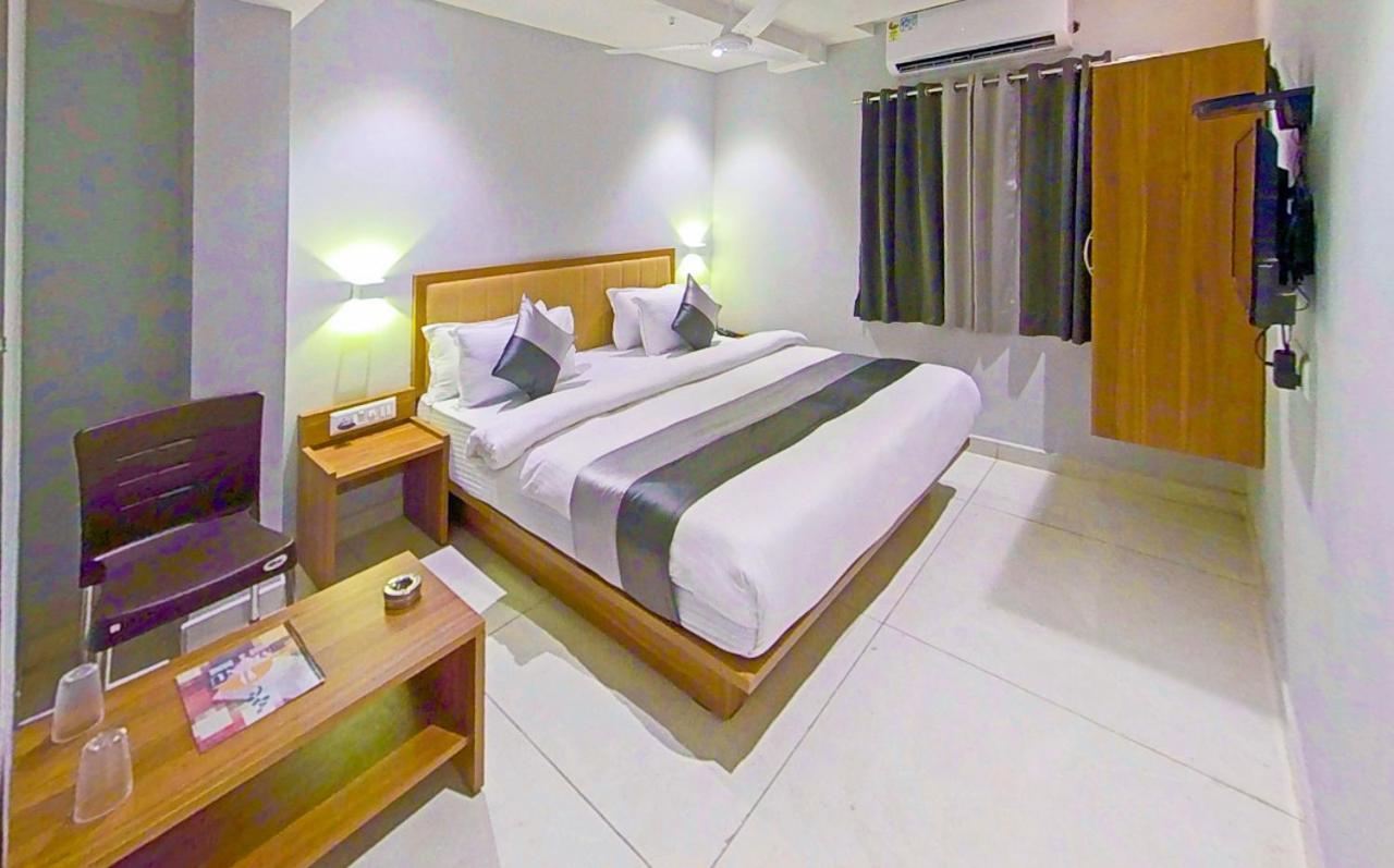 Hotel Nova Star ราชโกฎิ ภายนอก รูปภาพ