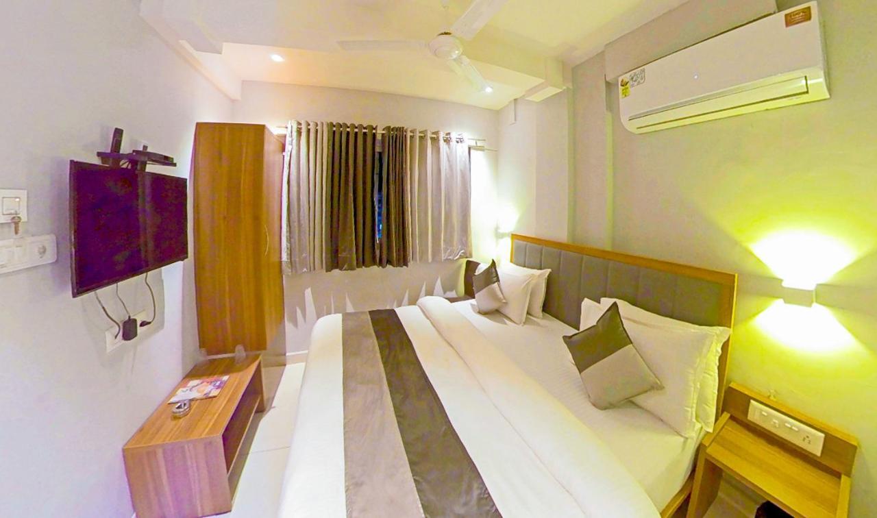 Hotel Nova Star ราชโกฎิ ภายนอก รูปภาพ