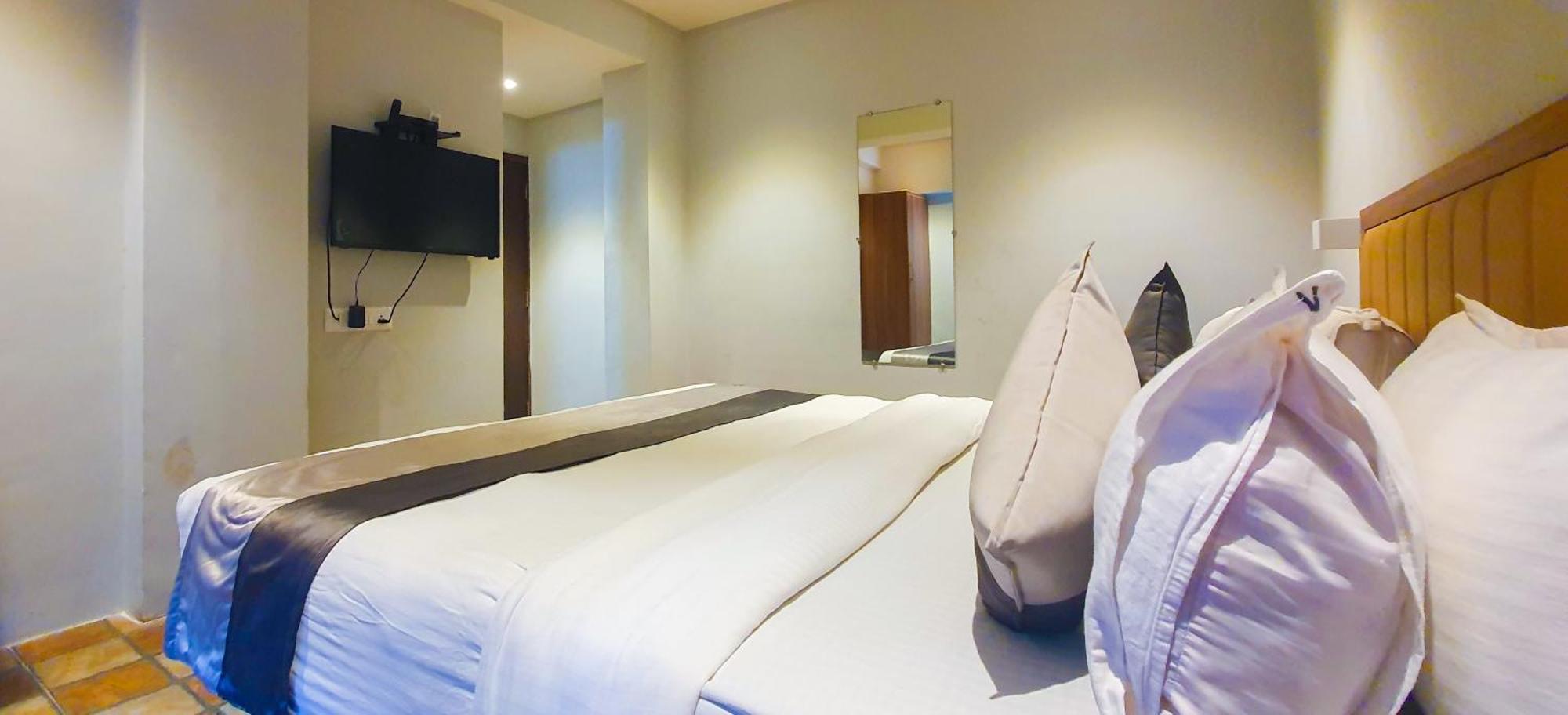 Hotel Nova Star ราชโกฎิ ภายนอก รูปภาพ