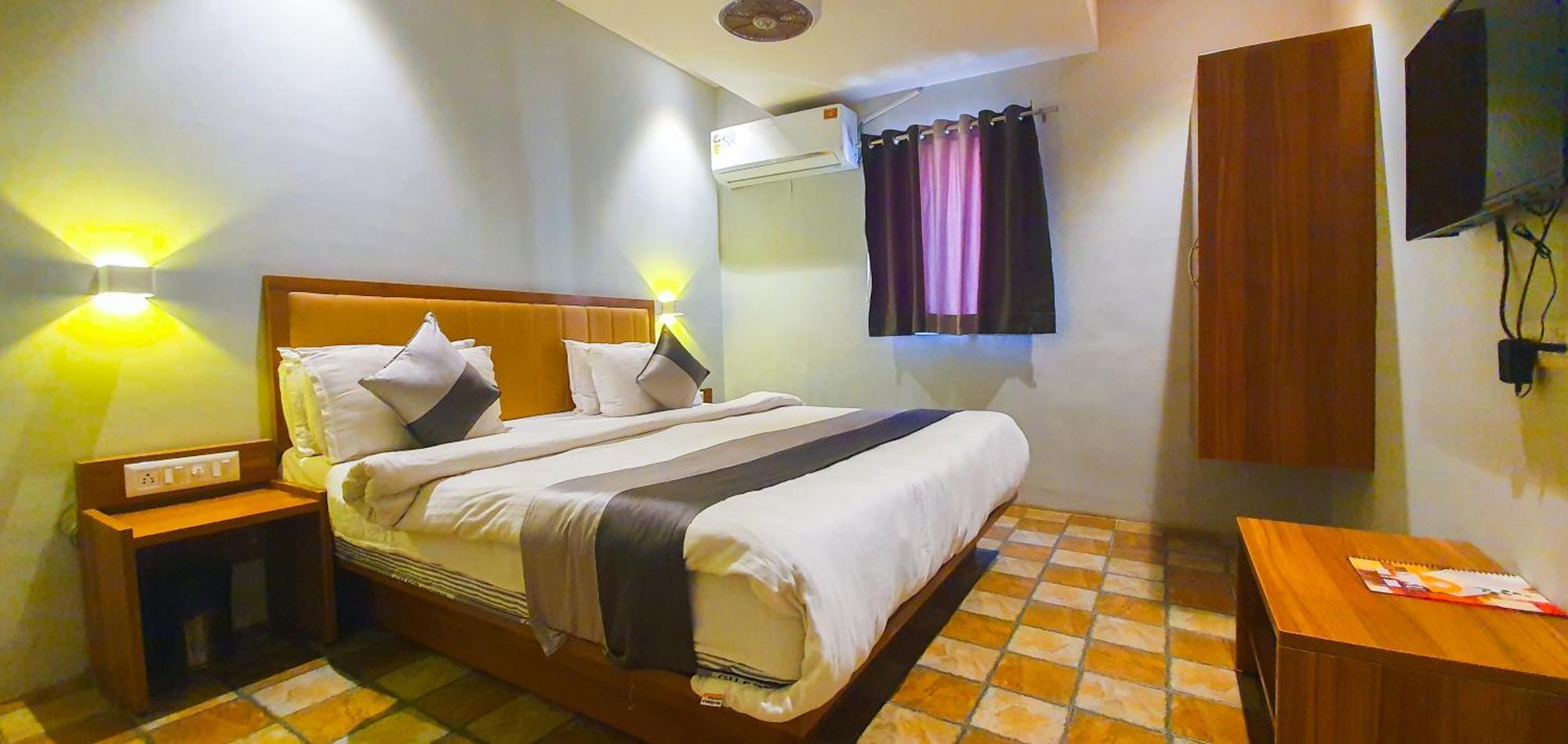 Hotel Nova Star ราชโกฎิ ภายนอก รูปภาพ