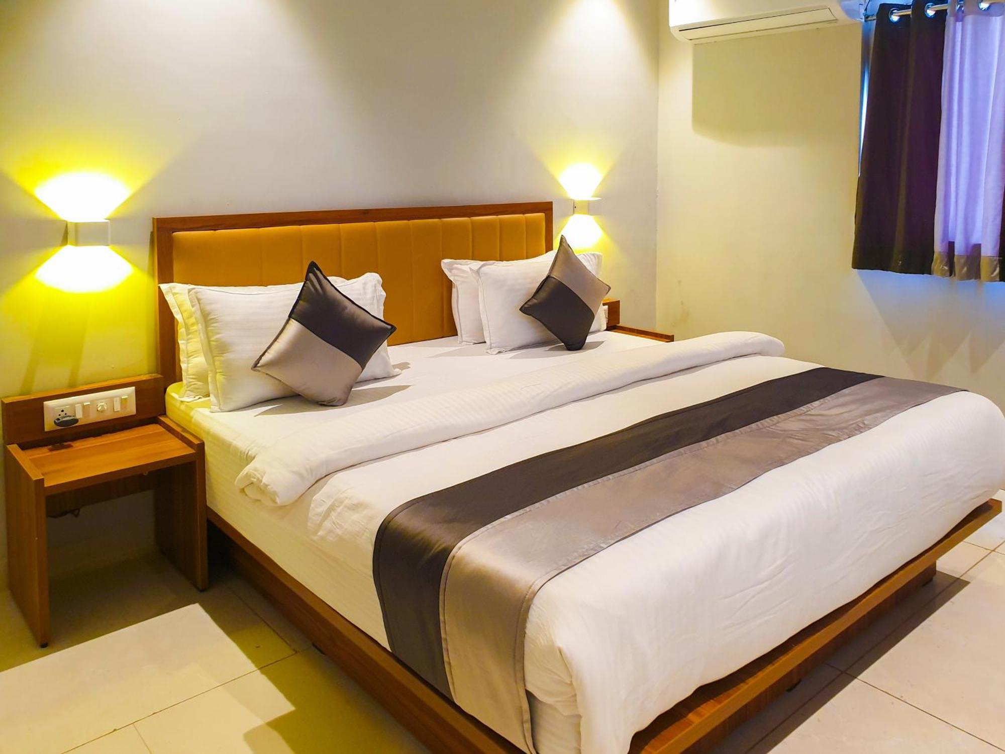 Hotel Nova Star ราชโกฎิ ภายนอก รูปภาพ