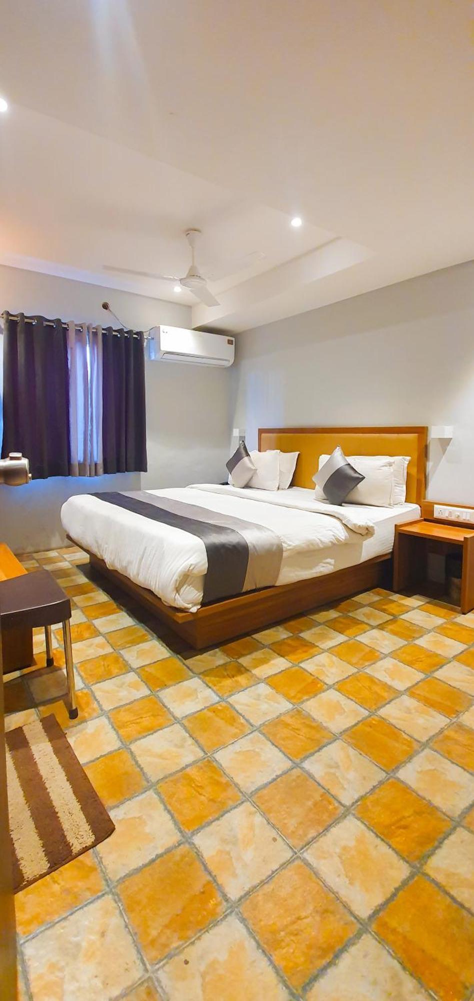 Hotel Nova Star ราชโกฎิ ภายนอก รูปภาพ
