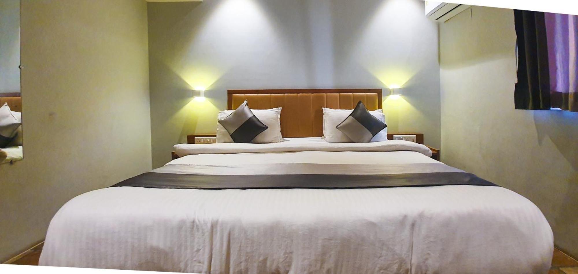 Hotel Nova Star ราชโกฎิ ภายนอก รูปภาพ