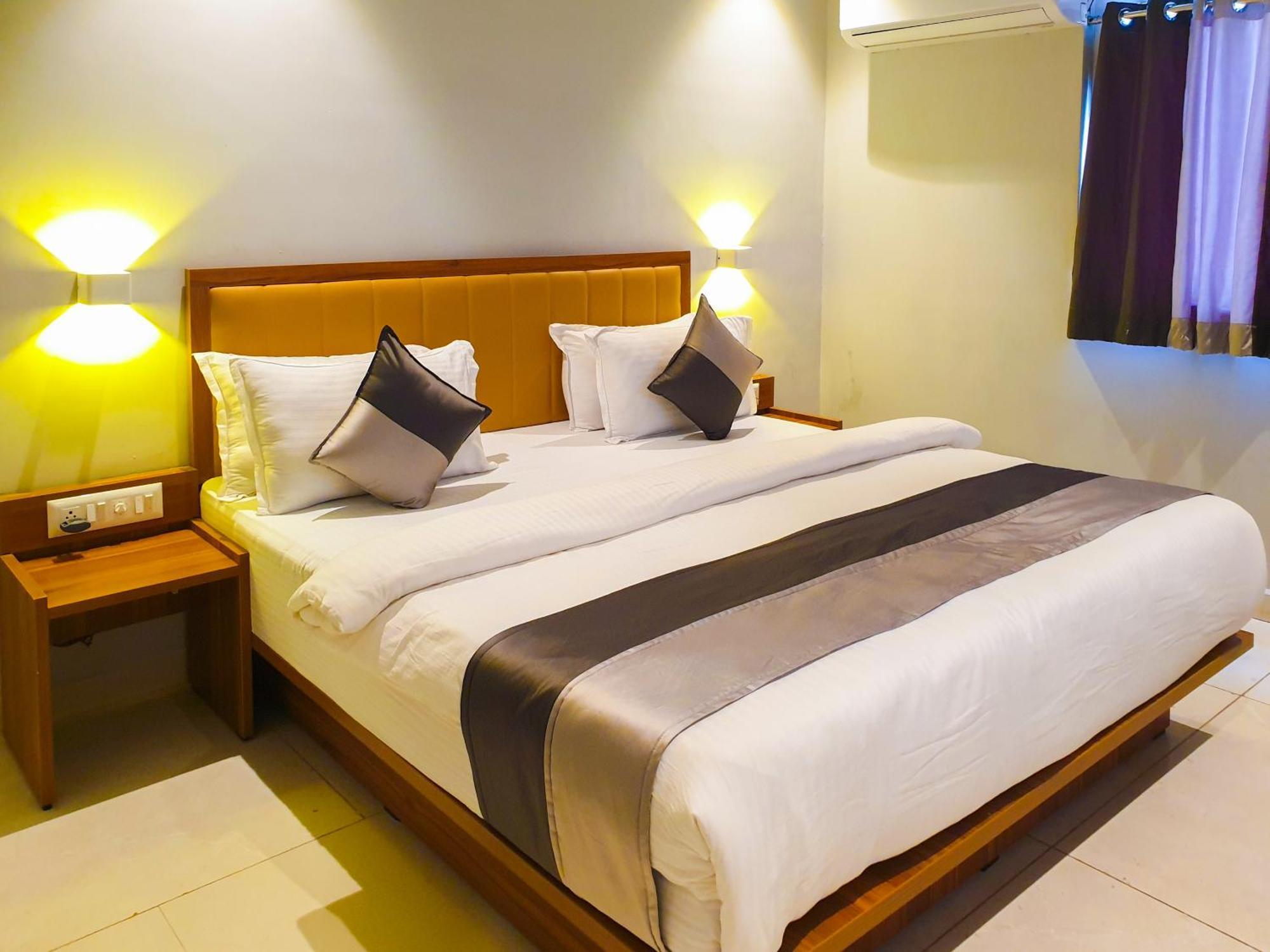 Hotel Nova Star ราชโกฎิ ภายนอก รูปภาพ